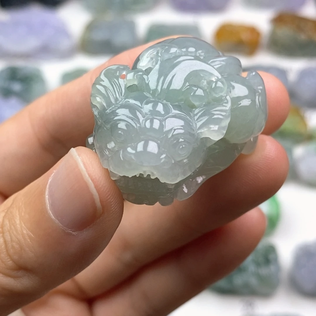 翡翠未镶嵌颈饰貔貅