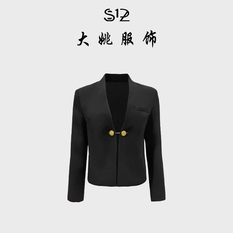 「DAYAO」 25s秋季新款黑色设计师时尚v领修身短外套 WYA258165