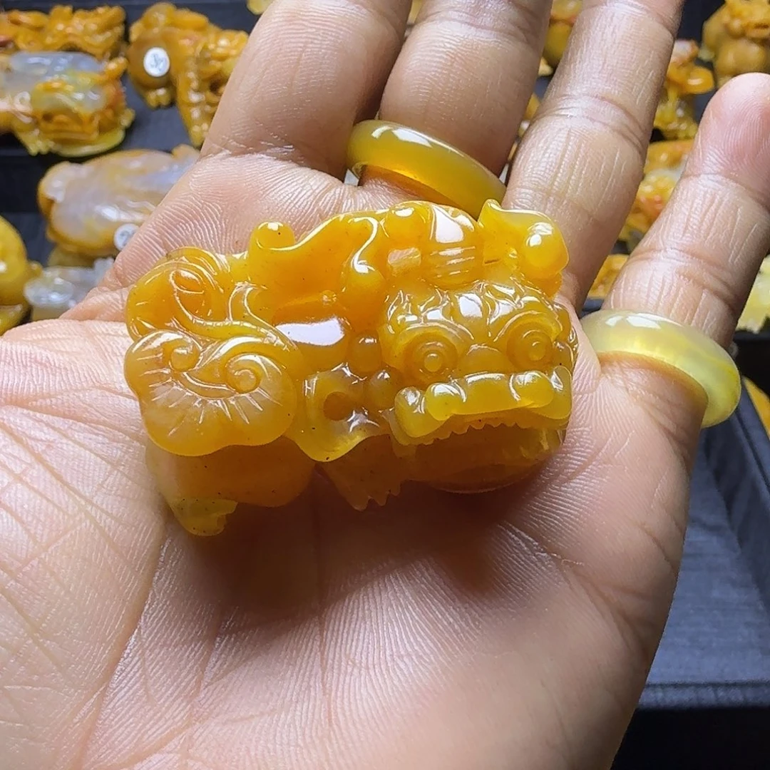 岢***窑石英质玉（黄龙玉）未镶嵌颈饰