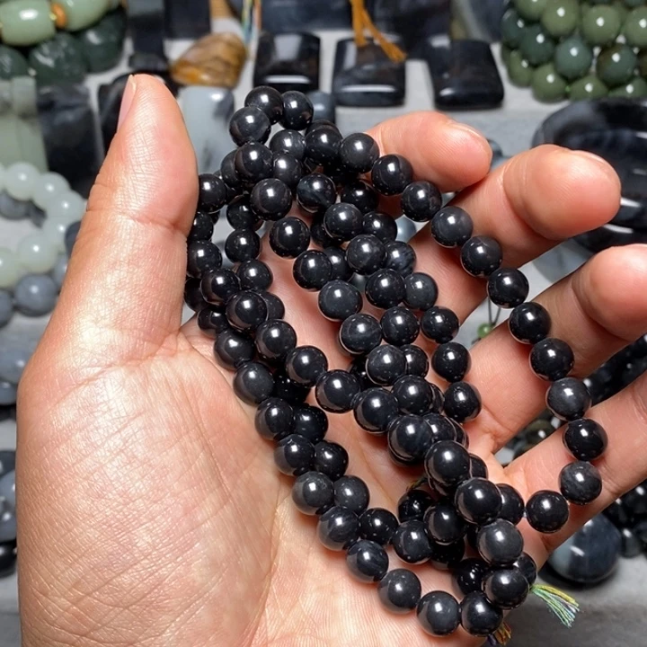 和田玉（墨玉）未镶嵌颈饰