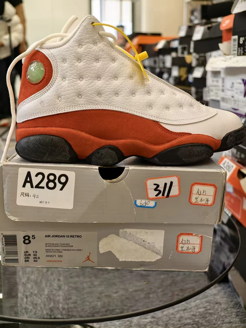 Nike  aj13白红 全新原盒  42码 11月25 gui A289