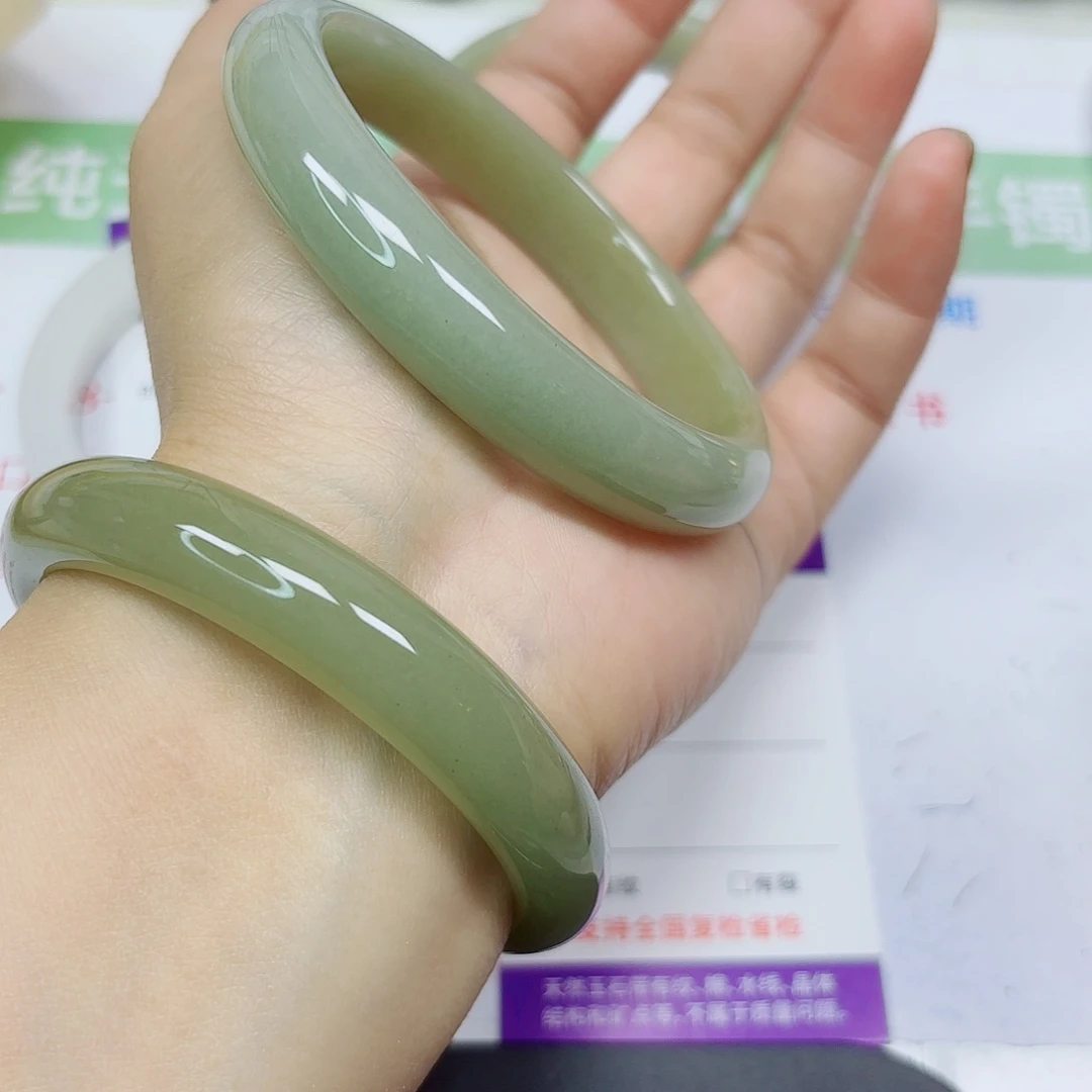石英质玉未镶嵌手镯11/64