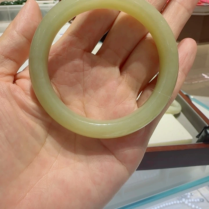 未镶嵌手镯和田玉679