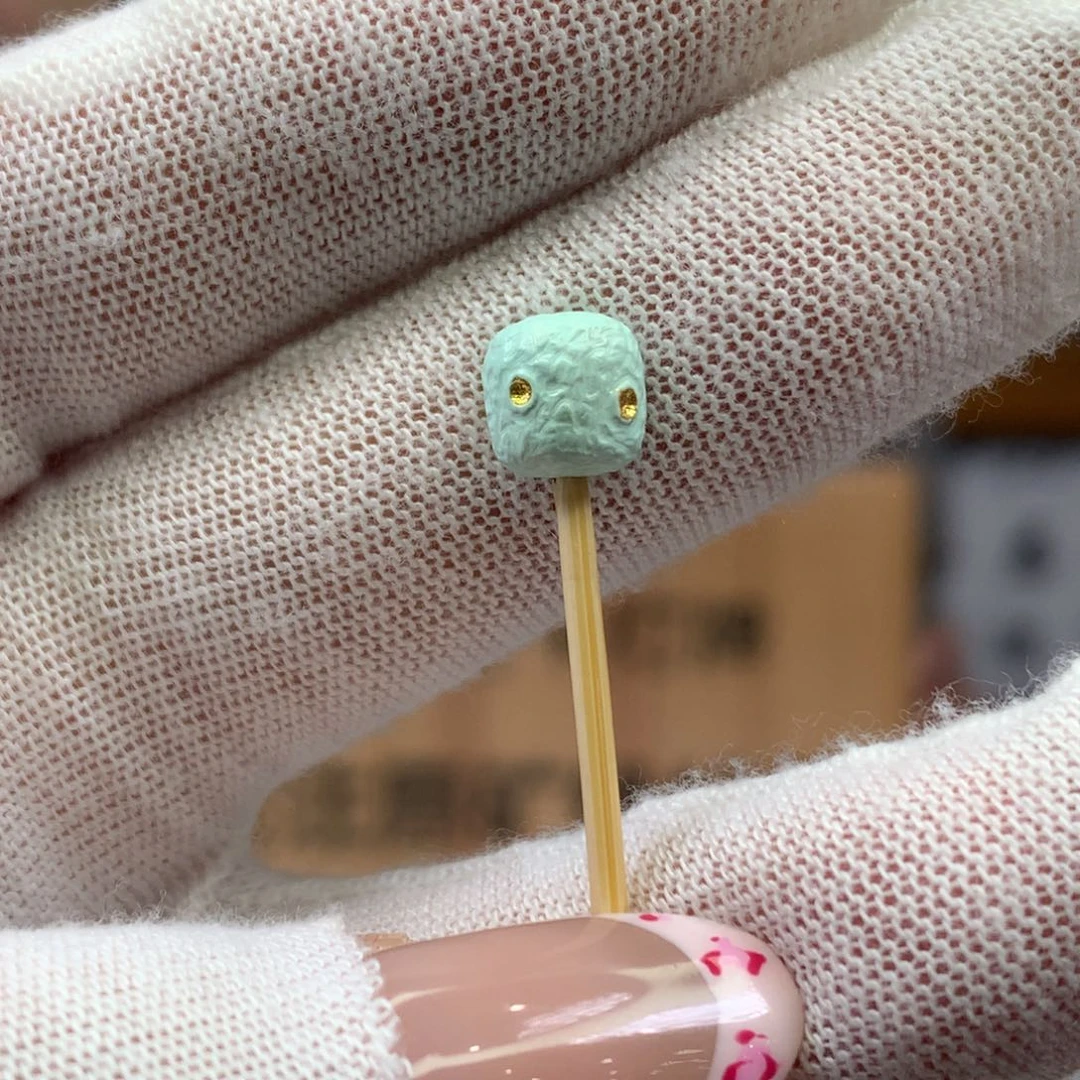 绿松石未镶嵌挂件