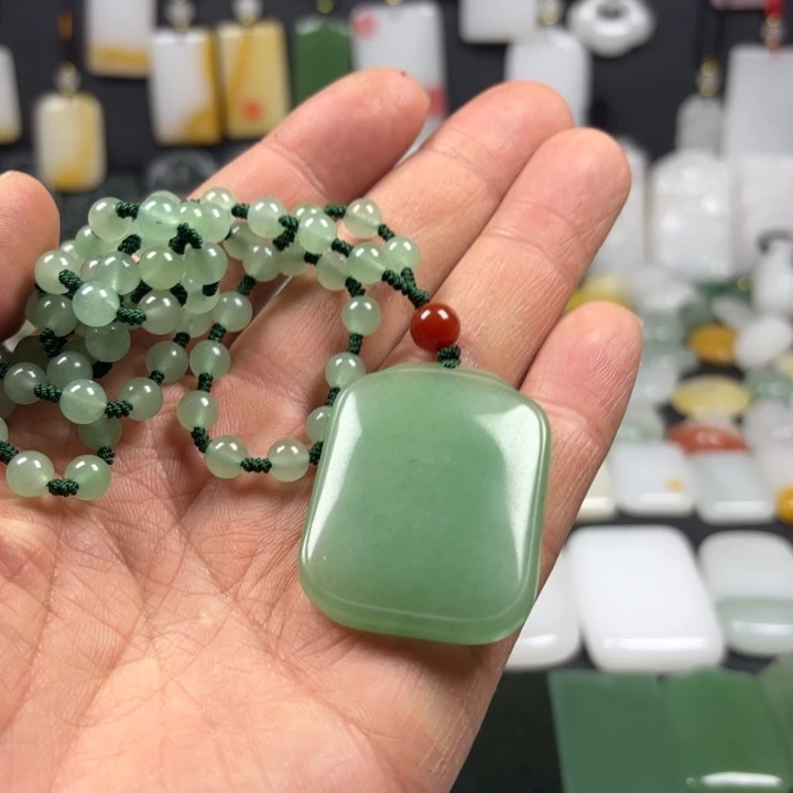 石英质玉（金丝玉）未镶嵌颈饰