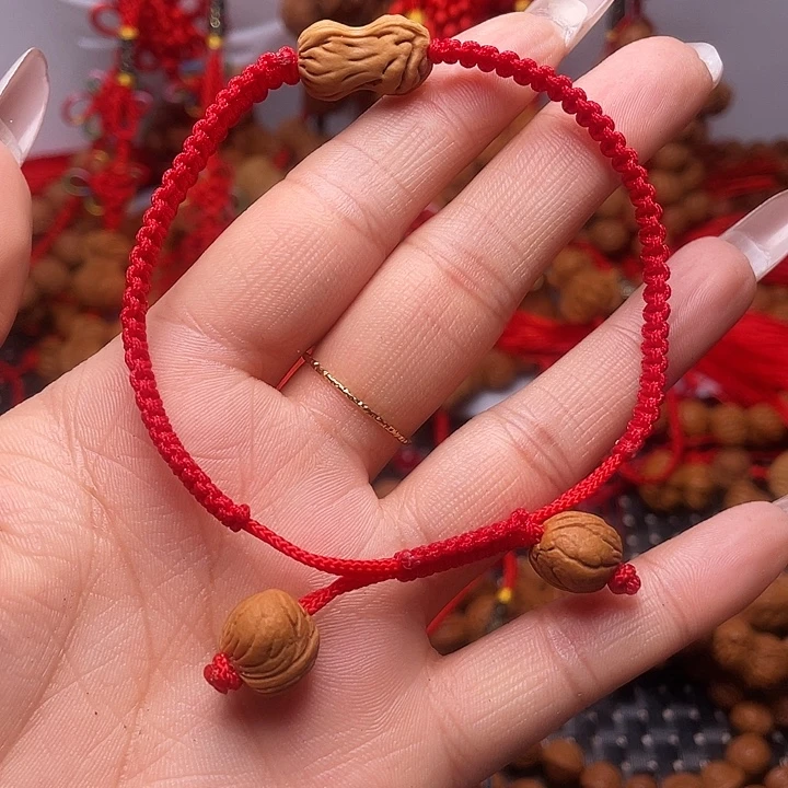 乐***呀木质类龙纹桃枭挂件