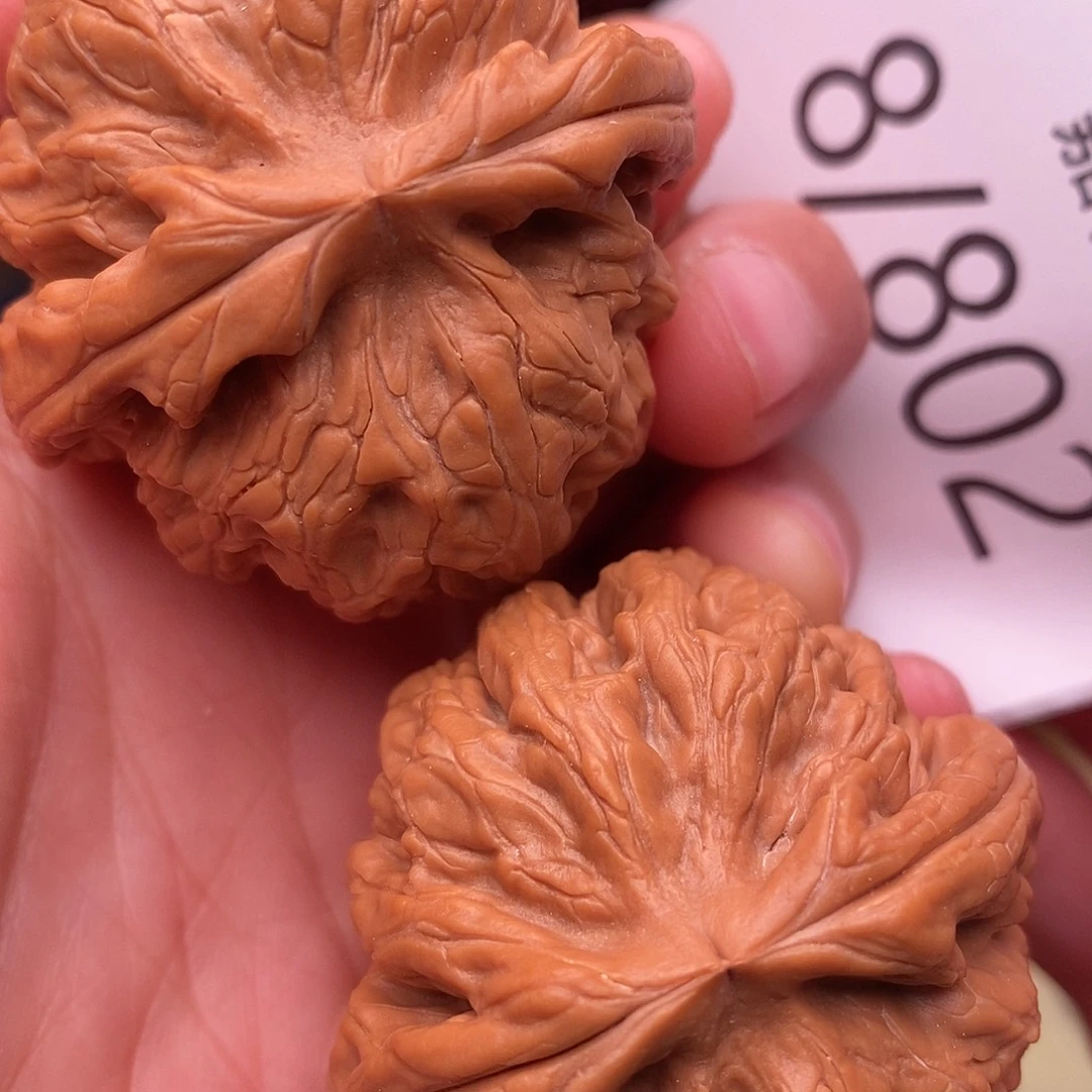 文玩核桃把件43红锦鲤