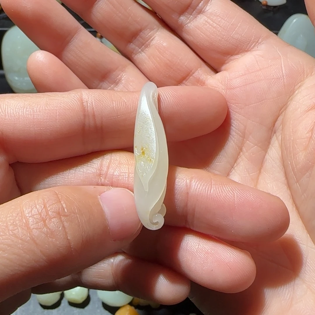 和田玉颈饰未镶嵌一**泥