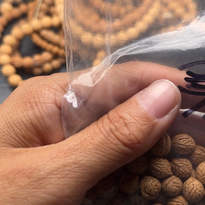 麦***僧文玩核桃手串武汉桃核散籽切法