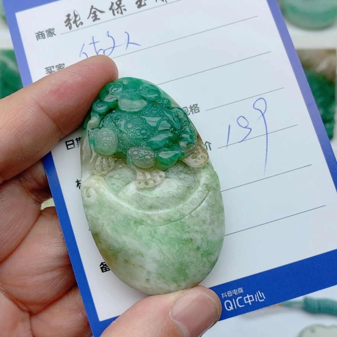 独山玉颈饰未镶嵌做***事