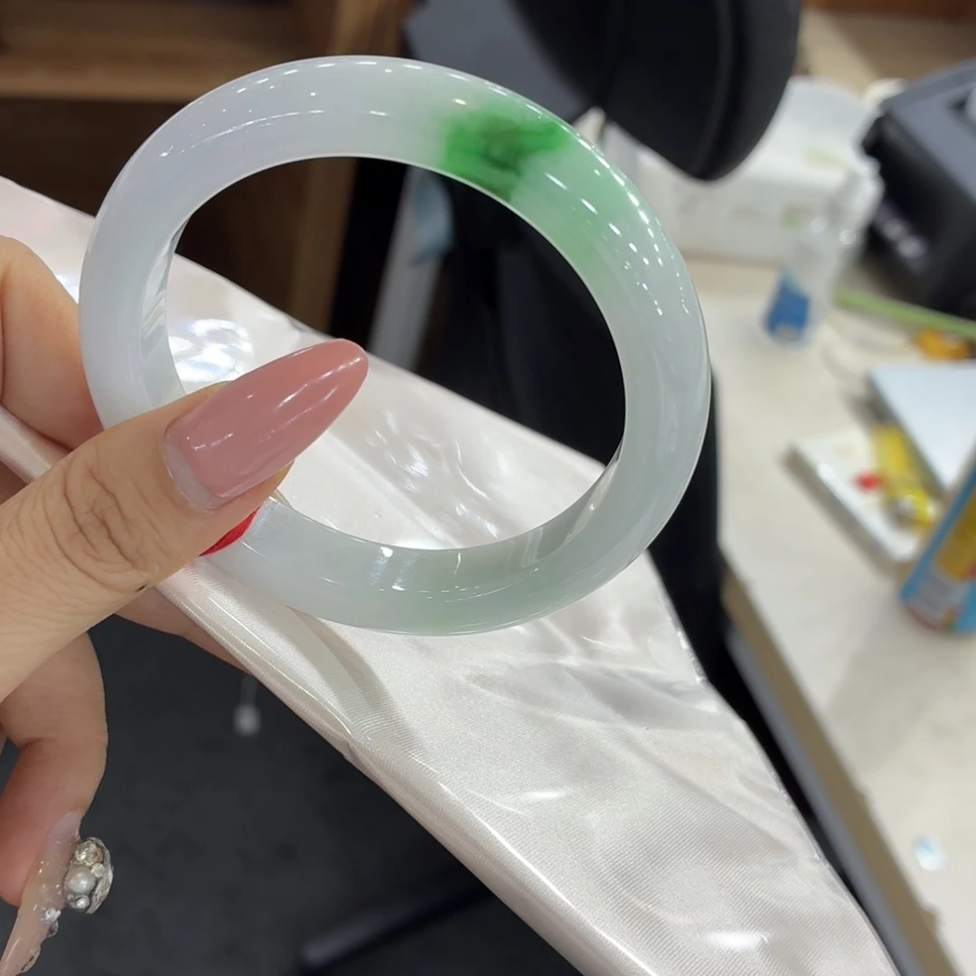 当***近翡翠未镶嵌手镯手镯