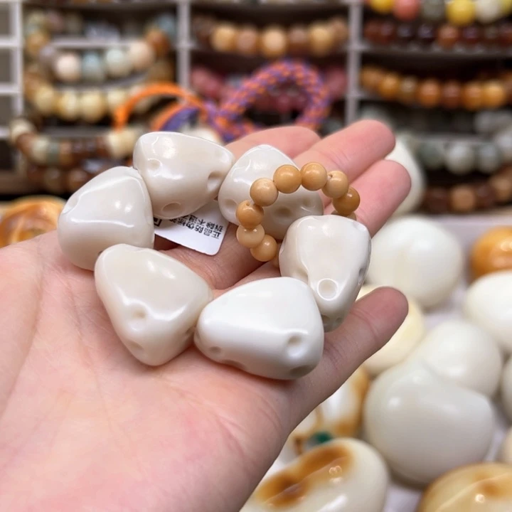 白玉菩提把件2.5.50象牙果原果奶酪
