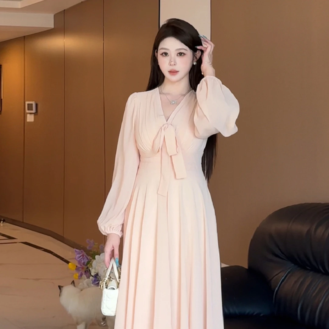 法式粉色温柔V领蝴蝶结系带长袖连衣裙子女20黑色掐腰收小黑裙子