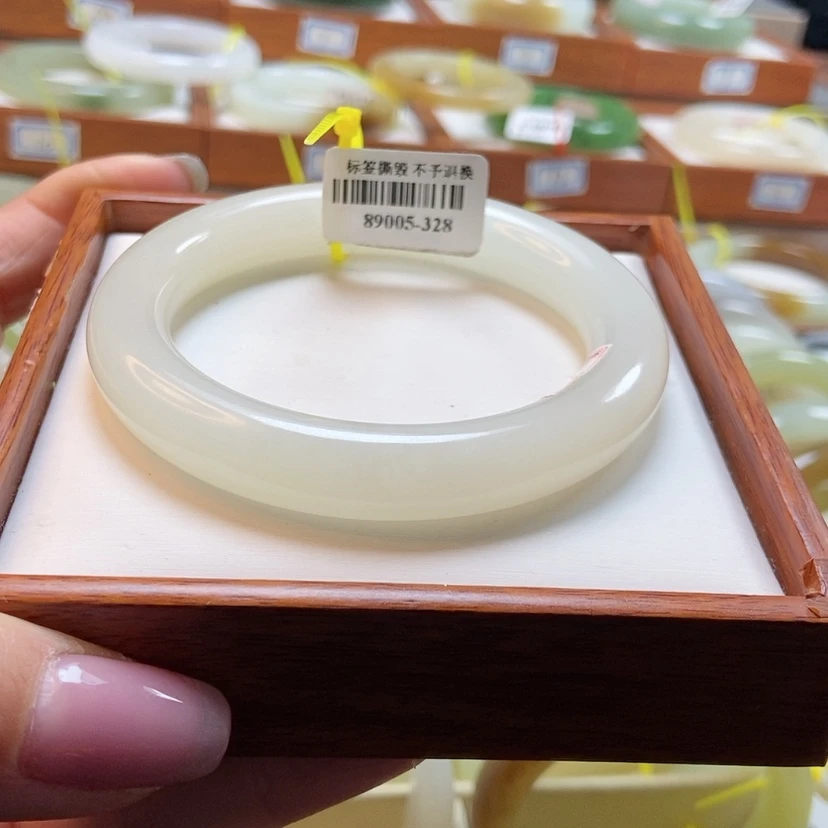 【闪购商品】和田玉手镯未镶嵌57.5白月光圆条