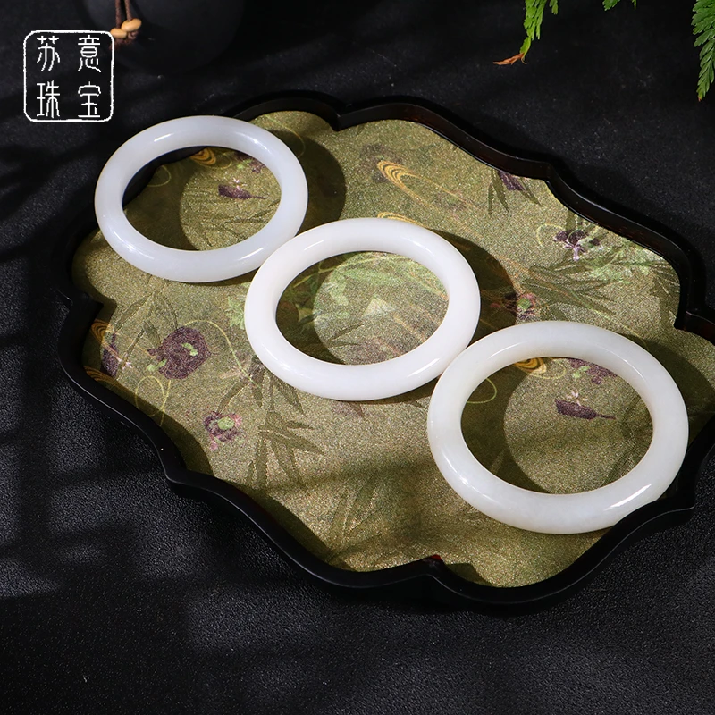 【梨花】天然和田新疆白玉手镯拍一发一（多样性发货）G