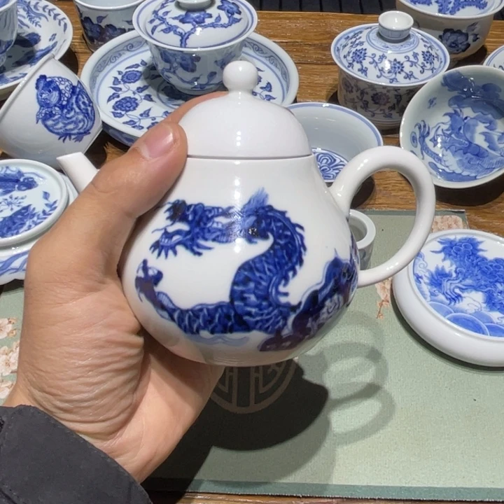 景德镇陶瓷青花壶