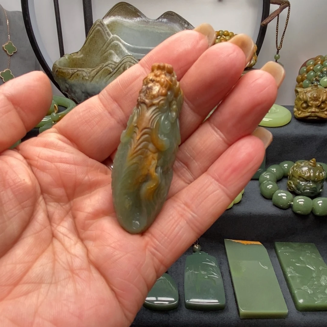 岫岩河磨玉（透闪石质玉）未镶嵌把件