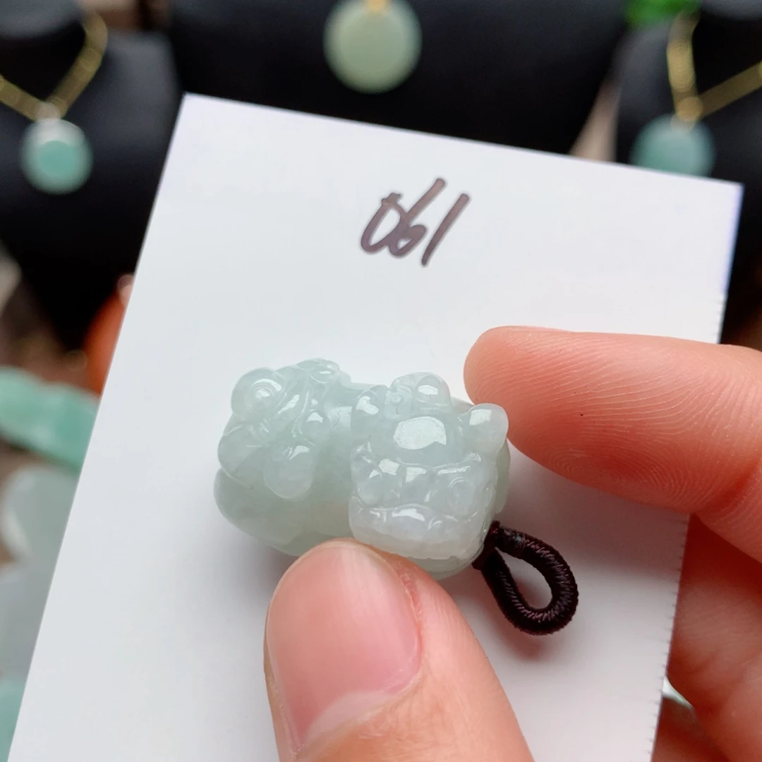 翡翠颈饰未镶嵌吊坠