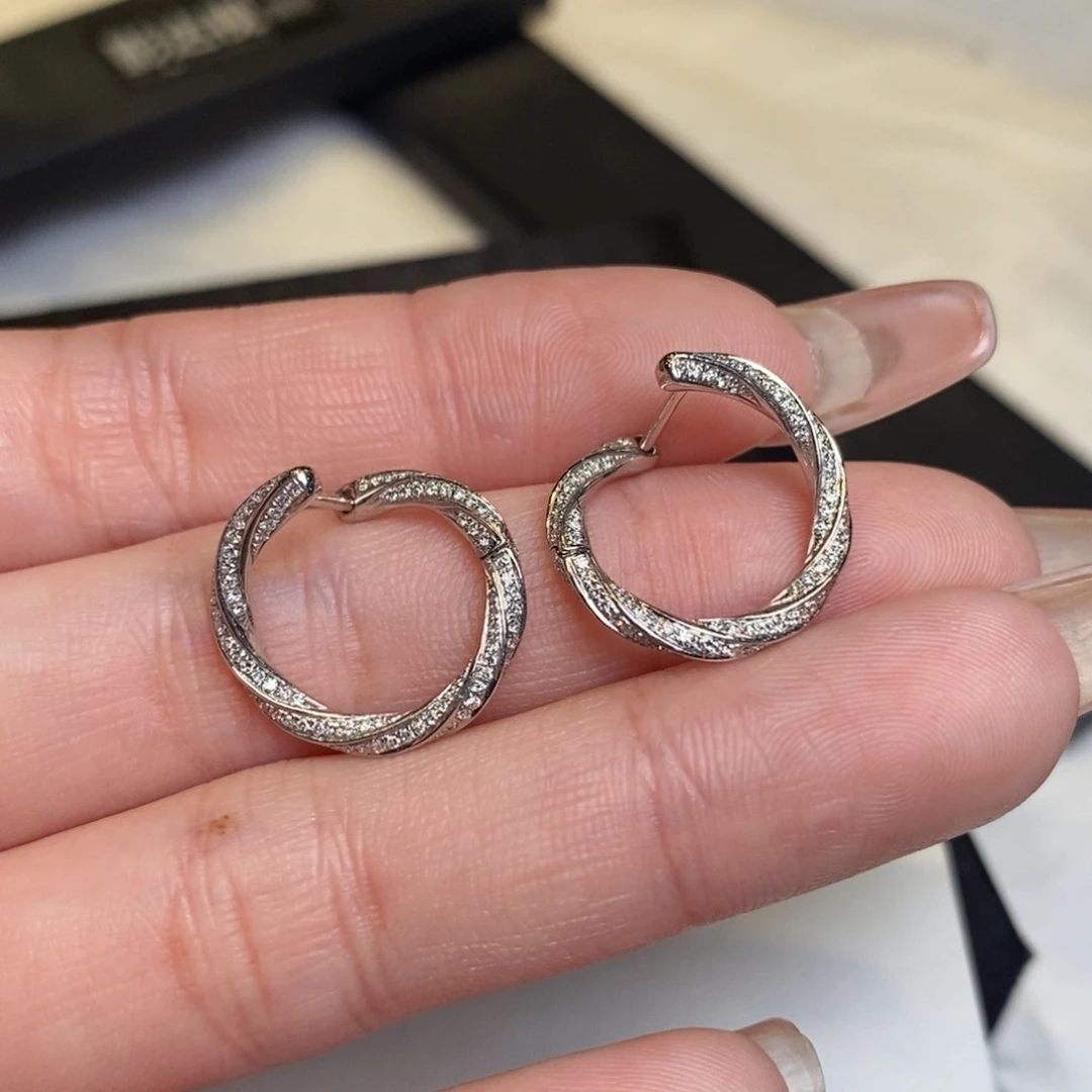 钻石耳饰18K金镶嵌蛇形耳扣