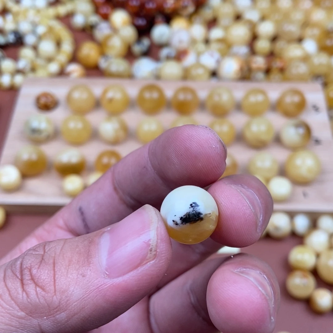 蜜蜡裸石未镶嵌盘***队蜜蜡