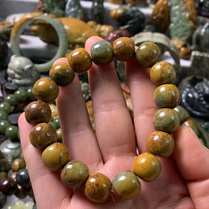 未镶嵌岫岩河磨玉（透闪石质玉）把件