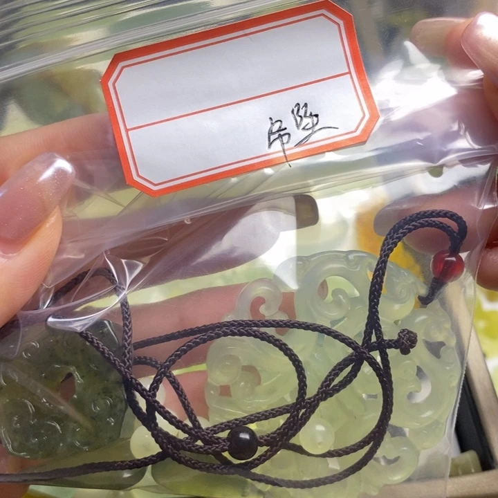 未镶嵌蛇纹石玉颈饰初*