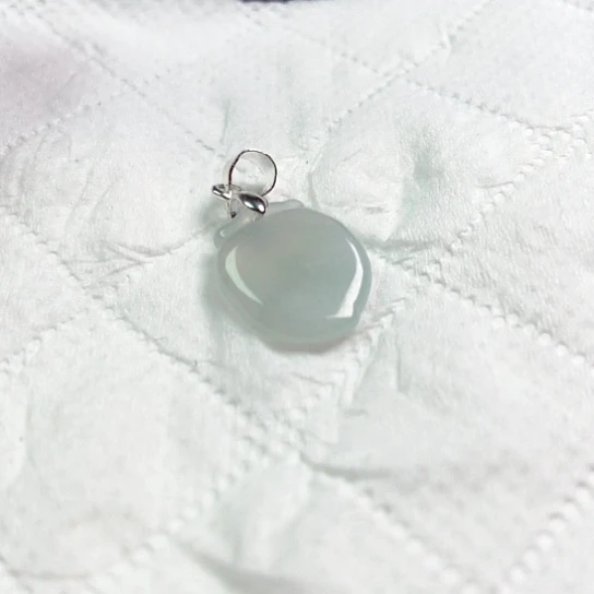 翡翠颈饰未镶嵌天**哥吊坠