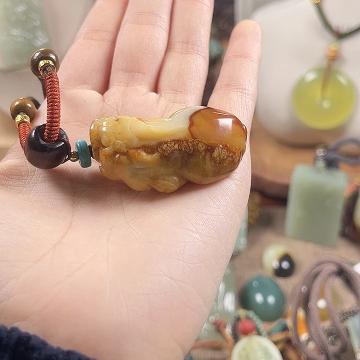 蛇纹石玉未镶嵌颈饰