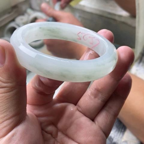 t***n未镶嵌手镯石英质玉（金丝玉）加工定制
