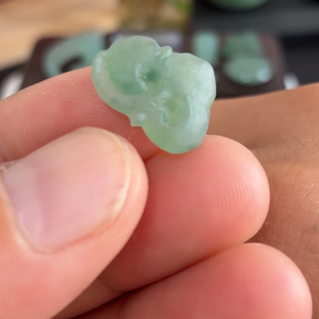 定制翡翠未镶嵌如意