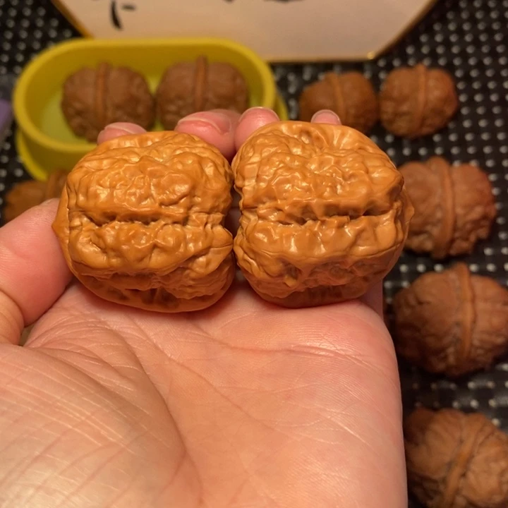 文玩核桃把件开背大腿