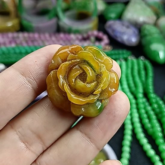 翡翠挂件未镶嵌翡翠