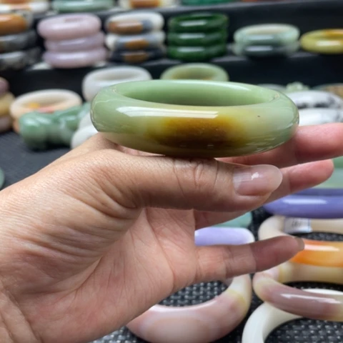 石英岩玉未镶嵌手镯