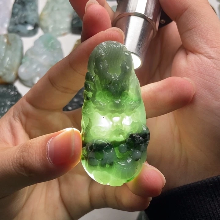 翡翠未镶嵌颈饰龙牌44