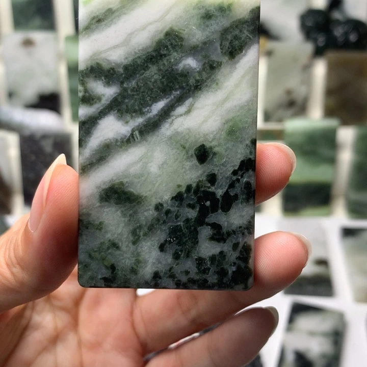 独山玉未镶嵌颈饰