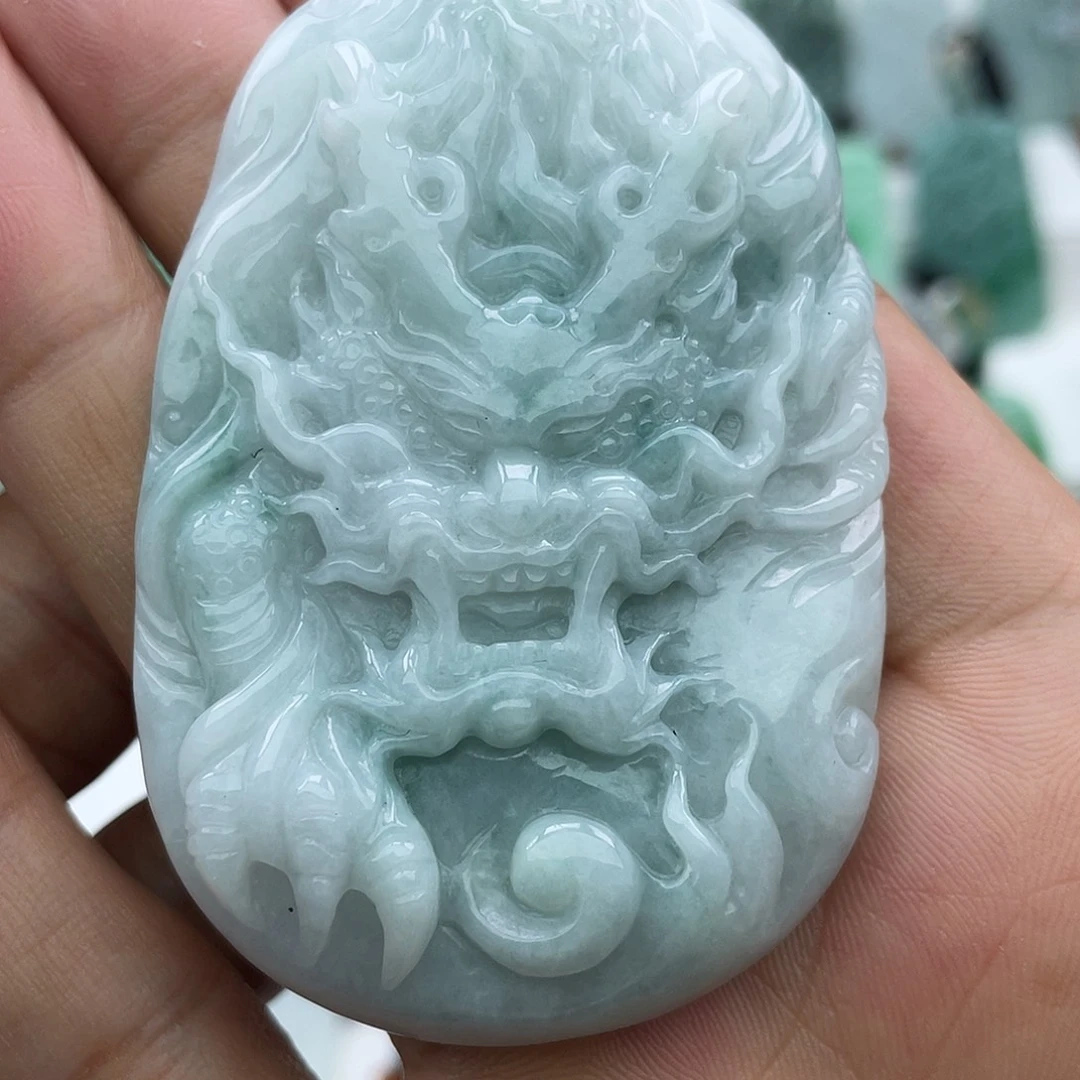 颈饰未镶嵌翡翠光翡翠