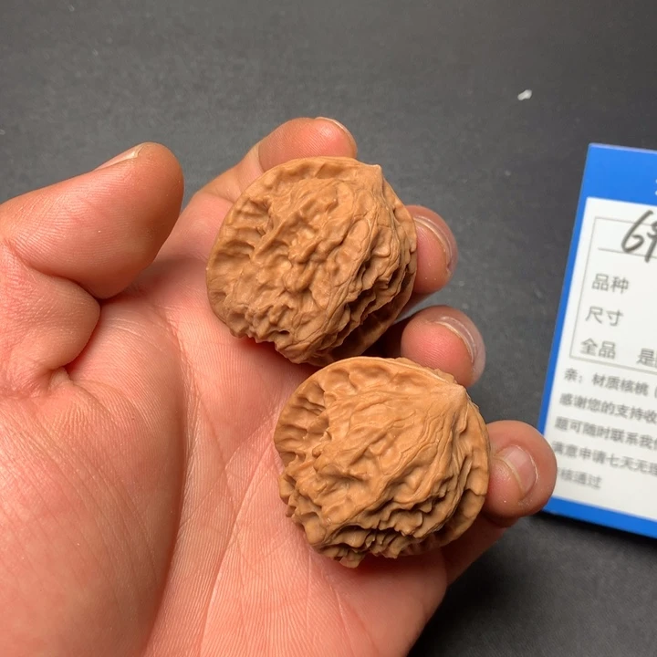 文玩核桃把件36野狼69