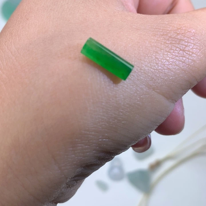 翡翠未镶嵌颈饰马鞍