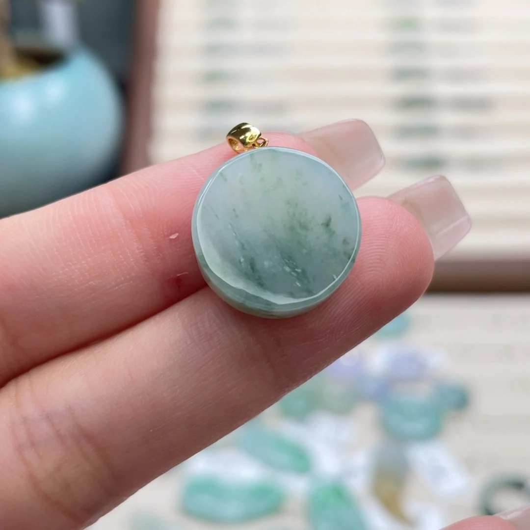 翡翠18K金镶嵌吊坠(不含链)a07飘花无事牌