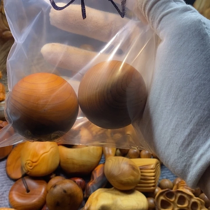 柏木（崖柏）山*陈化老料把件手串