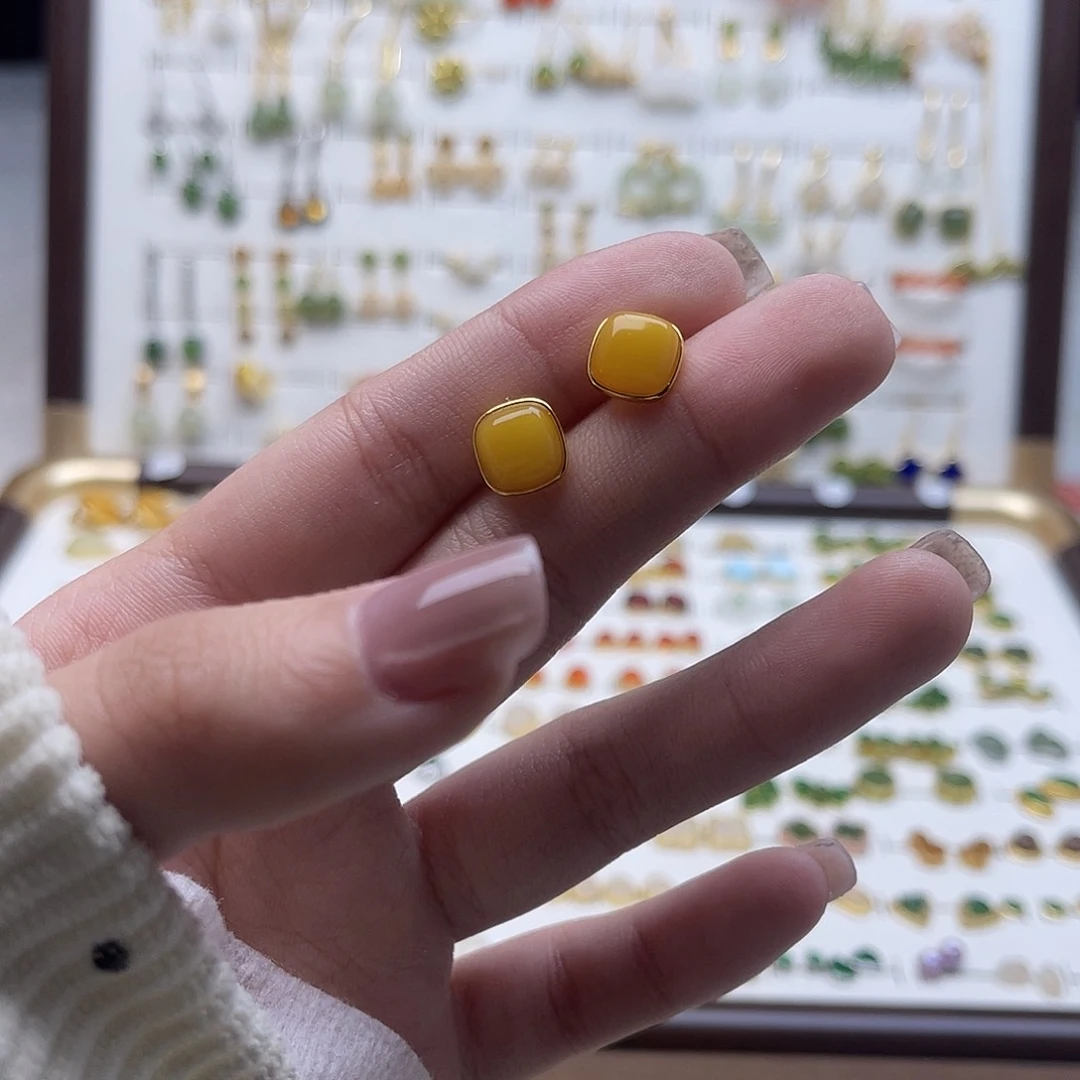 未镶嵌和田玉耳饰