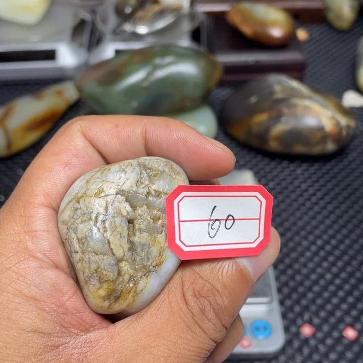 颈饰未镶嵌和田玉朝**月60