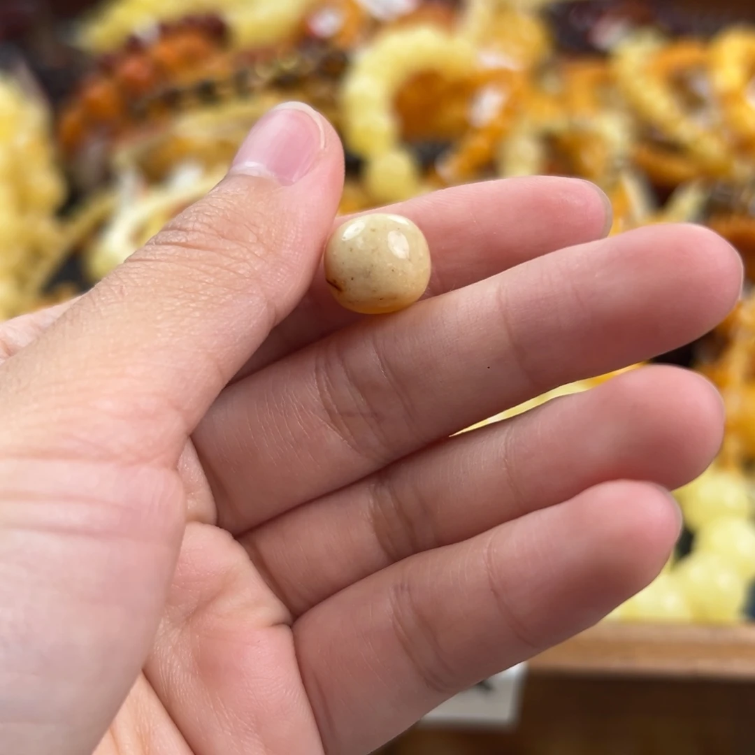 未镶嵌琥珀珠宝奇石