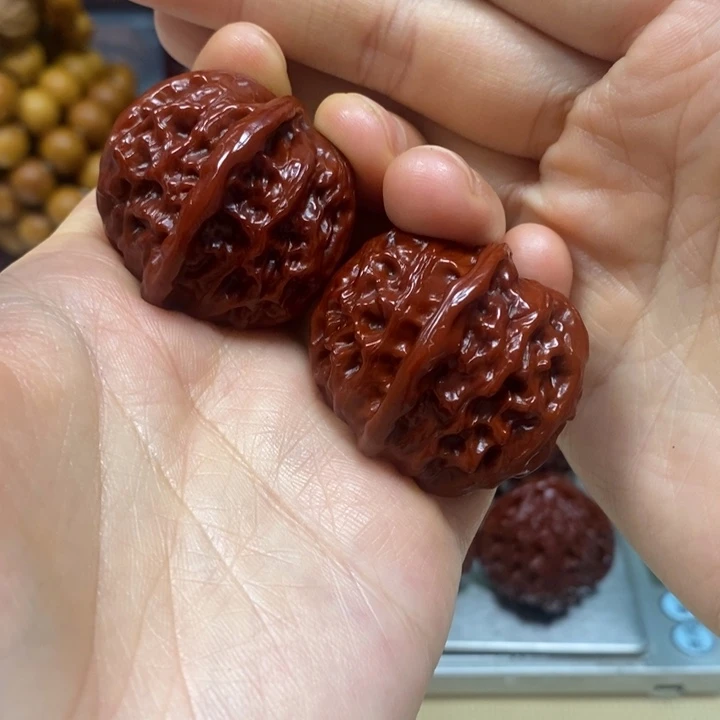 文玩核桃吊坠野狼半壁