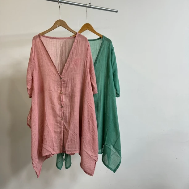 1122两色棉麻罩衫扣子V领大版不规则连衣裙