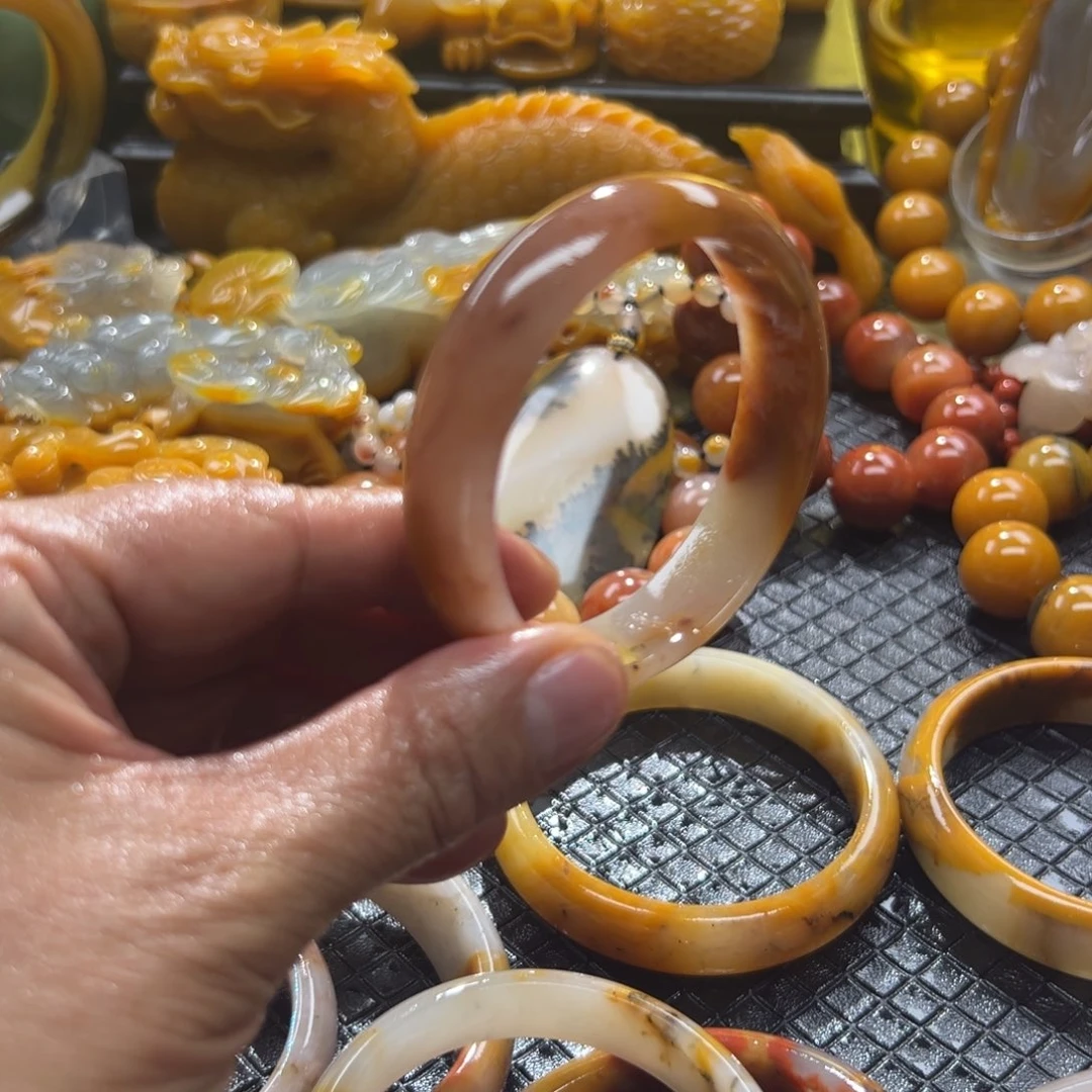 石英质玉未镶嵌颈饰