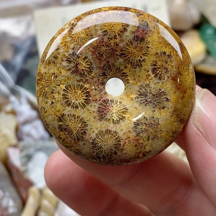 石英质玉未镶嵌颈饰