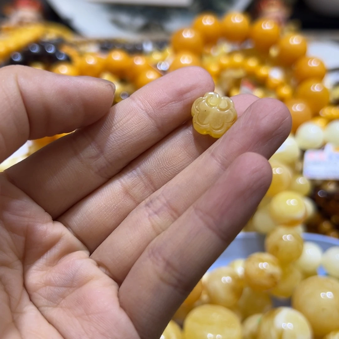 琥珀珠宝奇石未镶嵌