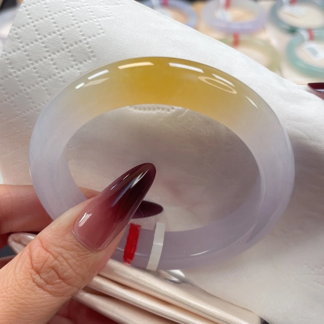 翡翠未镶嵌手镯36号54冰胶粉底飘黄彩