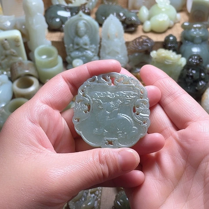 和田玉颈饰未镶嵌枣****）